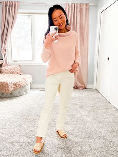 Here's a go-to spring outfit idea perfect for casual days! Try this chic and easy look: a cozy Free People sweater paired with crisp white jeans. It’s the perfect combination of comfort and style for any petite girl! Click the link to shop my outfit! Simple Spring Outfits, Spring Outfit Idea, Classic Jeans, Free People Sweater, Spring Outfits