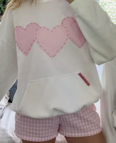 Hand Stitch Sweatshirt, Heart Patchwork Hoodie, Heart Hoodie Diy, Embroider Aesthetic, Stitch Sweatshirt Diy, Hoodie Stitching Ideas, Homemade Sweatshirt Ideas, Patchwork T Shirt Diy, Embroidered Sweatshirts Diy