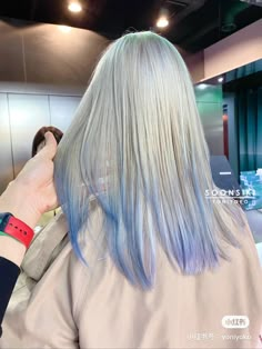 Blonde Hair Blue Tips, Blonde Hair With Blue Tips, Gray Blue Hair, Blue Tips Hair, Hair Colour Inspo, Hair Tint, Hair Color Streaks, Hair Streaks