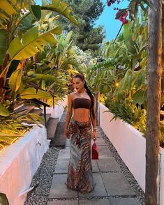 madison on Instagram: “that’s just how i feel” Mode Poses, Tulum Outfits, Holiday Outfits Summer, Summer Holiday Outfits, Hawaii Outfits, Ibiza Outfits, Summer Vacation Outfits