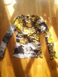 size m Casual Tiger Print T-shirt For Summer, Roberto Cavalli Animal Print, Tiger Print Short Sleeve Graphic Tee, Vintage Leopard, Womens Graphic Tees, Leopard Print Graphic Cotton T-shirt, Casual Short-sleeved Tiger Print T-shirt, Roberto Cavalli, May 23