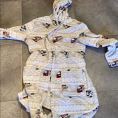 Peanuts Snoopy Sledding Skating Super Soft Robe S/M And L/Xl Cozy White Sleepwear For Holiday, White Winter Sleepwear, White Winter Sleepwear For Overnight, Snoopy Sledding, Flannel Robe, Soft Robes, Peanuts Snoopy Woodstock, Lounge Robes, Hooded Robe