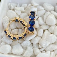 Gold Filled 18k Navy Blue Cubic Zirconia Huggie Hoop Earrings Hypoallergenic Lead & Nickel Free Lightweight Easy To Combine Wear Them Everyday And Get Ready To Get Compliments Any Where You Go. Disclaimer:Product Color May Slightly Vary Due To Photographic Aretes Aro Pequeo En Oro Laminado 18k Y Zirconitas Azul Marino. Hipoalergnicos Libres De Plomo Ligeros Fciles De Combinar Salos Todos Los Das Y Preprate Para Recibir Cumplidos Donde Quiera Que Vallas. Descargo De Responsabilidad: El Color Del Blue And Gold Earrings, Navy Blue Earrings, Cubic Zirconia Hoop Earrings, Gold Jewellry, Navy Blue And Gold, Earrings Hypoallergenic, To Get, Huggie Hoop Earrings, Blue And Gold