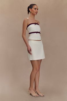 Tied with grace. Step into sophistication with the AISHA Strapless Suiting Top, a stunning piece that redefines classic style. Featuring a sleek centre back zip closure for a seamless fit, this fitted longline top showcases playful contrast panel and bow detailing, perfect for both formal and festive occasions. Fully lined for comfort, this top elongates the torso and flatters your silhouette, making it an essential addition to your wardrobe. Pair it with the Aisha Suiting Mini Skirt for an unfo Long A Line, Easy Wear, A Line Skirt, A Line Skirts, Side Zip, Latest Fashion Trends, Mini Skirt, Latest Fashion, Classic Style