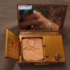 Golden 1950s Elqin American Beauty Makeup Case In Excellent Condition Vintage Makeup You Can Still Buy, 1950s Makeup Products, Vintage Compact Evening Wallet, Vintage Compact Makeup, Vintage Makeup Train Case, Vintage Makeup, American Beauty, Makeup Case, Vintage 1950s