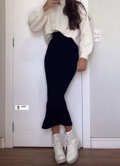 Long Dress Ootd, Long Black Bodycon Skirt Outfit, Conservative Aesthetic Outfits, Conservative Fashion Modest Clothing, Easy Classy Outfits, Autumn Outfits Long Skirt, Sweater With Long Skirt Outfit, Cute Conservative Outfits, 00s Mode