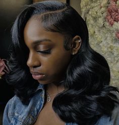 Loose wave straight side part Body Wave See In With Leave Out, Side Part Sew In Shoulder Length, Short Curly Sew In Hairstyles, Senior Picture Hair Ideas Hairstyles, Wavy Bob Sew In, Short Wand Curls Black Hair, Side Part Quick Weave With Leave Out With Curls, Side Part Sew In Short, Short Leave Out Sew In