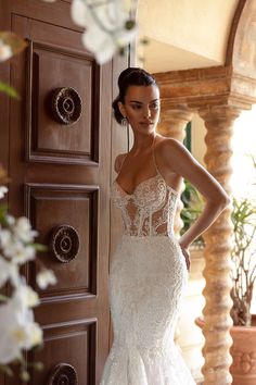 Kimberly by Perfioni - WonderlandByLilian Tropical Wedding Dress, Halter Wedding Gown, Marie Antoinette Dresses, Antoinette Dress, Halter Wedding, Halter Wedding Dress, Beach Wedding Gown, Sequin Evening Gowns, Photos Poses