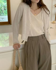 Slacks Outfit Professional, Japan Style Outfits Casual, Celana Jogger Wanita, Office Fits, Work Fits, Mode Inspo