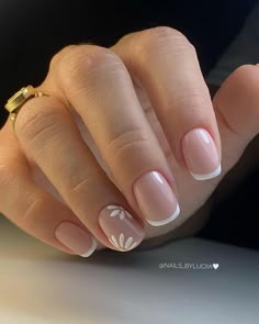 Nail Art Simple French Tips, French Nails With Simple Design, Simple French Tip Nail Ideas, White Nails Short With Designs, Square French Nails Design, Simple Gel Nails Square, Summer Nail Inspo Short French Tip, French Gel Designs, French Gel Manicure Designs