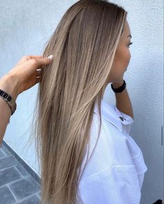 Light Brunette Hair, Balayage Straight Hair, Haircuts For Round Faces, Perfect Blonde Hair, Rambut Brunette, Colour Correction, Hair Colouring, Brown Hair Inspo