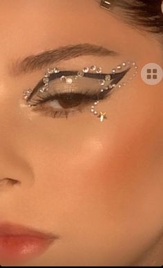 Reputation Era Makeup Looks, Cute Makeup Looks With Gems, Taylor Swift Concert Makeup Ideas Reputation