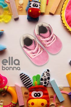 Ella Bonna boots are a perfect fit for your baby’s feet while taking its first steps. Our comfy baby boots protect the delicate skin and support newly developing bone structure of babies.  #babyboots #leatherbabyboots #miniboots #softinsoleboots #babyfashion #babystyle