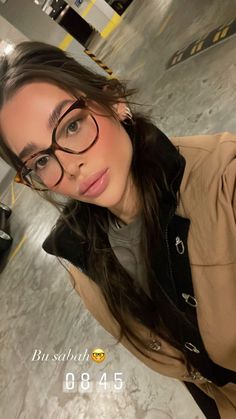 Eyeglasses Women Aesthetic, Chic Reading Glasses, Old Money Eye Glasses, Transition Lenses Eyeglasses, Girl With Eyeglasses Aesthetic, Trendy Eyeglasses For Women 2023, Glases Girl Aesthetic, Glasses Frames For Women 2022