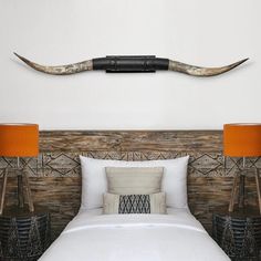 Upgrade any space with a rustic-modern Gunner Longhorn Mount. This stunning set featuring authentic tones of Longhorns with black leather. Earthy Beauty, Intricate Carving, Western Wall Decor, Wild Hog, Longhorn Skull, Statement Decor, Skull Carving, Animal Skulls, Western Decor