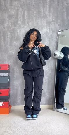 Black Female Streetwear Outfits, Baggy Outfits Black Women, All Black Baggy Outfit, Baddie Cold Weather Outfits, Calm Luh Fit For School, Hoodie Outfit Black Women, Calm Luh Fit, Girly Streetwear Outfits, Chica Hip Hop