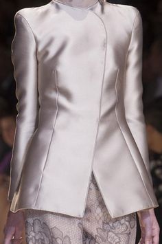 Armani Prive Haute Couture Autumn 2013 - Details Payet Tabur, Kebaya Modern Dress, Stylish Short Dresses, Thai Silk, Batik Fashion, Office Outfits Women, Kurti Designs Party Wear, Woman Suit Fashion, Armani Prive