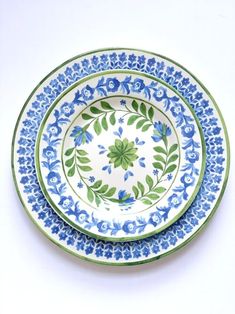 two blue and green plates sitting on top of each other