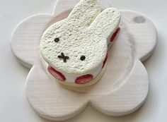 miffy strawberry cream sandwich aesthetic food tan white snack pretty Miffy Dessert, Miffy Cupcakes, Miffy Food, Miffy Cake, Miffy Aesthetic, Kawaii Cooking, Cute Snacks, A Bunny