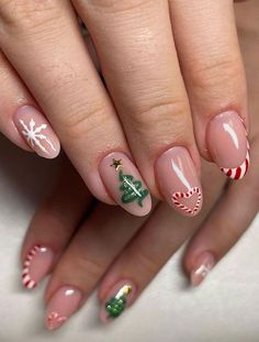 Christmas Nail Art Easy, Santa Nails, Festive Nail Designs, Christmas Tree Nails, Tree Nails, Christmas Nail Art Designs