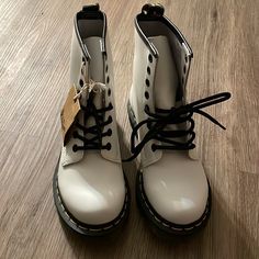 Nwt Dr. Martens - White Boots - Size - 5 Us L White Leather Lace-up Boots For Fall, White High-top Boots With Reinforced Heel, White High Ankle Boots With Lug Sole, White Casual Boots With Laces, Casual White Boots With Laces, White Laced Boots For Spring, Classic White Ankle-high Boots, Classic White Ankle Boots, Classic White Closed Toe Boots