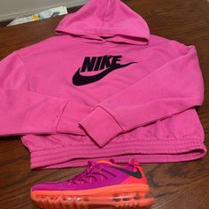 Nike Sportswear Nsw Essential Icon Pullover Hoodie Sweatshirt Size Small Nwot Flattering Cinch Waist Classic Nike Look And Classic Nike Logo No Flaws Smoke Free Home Nike Looks, Tops Nike, Purple Nikes, Nike Tops, Nike Sportswear, Nike Logo, Hoodie Sweatshirt, Pink Purple, Pullover Hoodie