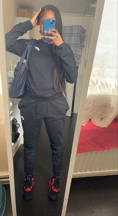 Rainy Outfits For School, Lazy Rainy Day Outfit, Rainy Day Outfit Black Women, Rainy Outfit Ideas, Outfit Black Women, Outfits For School, Fly Outfit, Relaxed Outfit, Cute Lazy Day Outfits