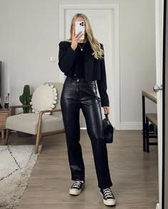 Leather Pants Converse Outfit, Leather Pants Outfit Winter, Outfits December, Leather Pants Outfit Night, Black Leather Pants Outfit, Wide Leg Outfit, Boho Winter Outfits, Leather Tights, Xmas Outfits