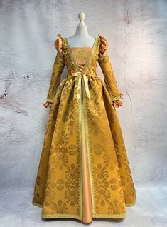 Golden Italian Renaissance Dress 15th Century Lucrezia Borgia - Etsy Lucrezia Borgia Dress, Borgia Dress, Moda Medieval, Camp Dress, Rococo Dress, Lucrezia Borgia, Italian Dress, Fantasy Dresses, Medieval Dress