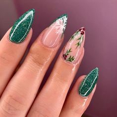 Christmas Nails Green Chrome, Ombre Nails Christmas, Holiday Chrome Nails, Christmas Nails Chrome, Chrome And Glitter Nails, Christmas Chrome Nails, Ombre Chrome, Chrome Pink