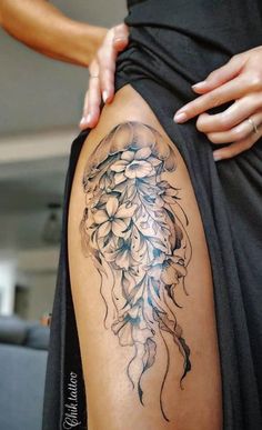 a woman's thigh with flowers on it