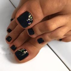 Black And Gold Toenail Designs, Black Gold Pedicure Ideas, Black And Gold Toenails, Black Polish Pedicure, Black And Gold Pedicure Toenails, Black Gel Toe Nails, Black Toes And Nails, Black Nails Pedicure, Black And Gold Toe Nails