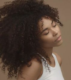 Skin Tightening Exercises, Big Afro Hair, Take Care Of Curly Hair, Care For Curly Hair, Curly Hair Care Tips, Black Woman Portrait, Natural Curly Hair Care, Glitter Hair Spray, Quick Curly Hairstyles