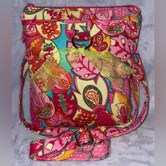 Brand New The Royal Standard Pink Paisley Crossbody Super Cute & Stylish! Perfect For A Young Girl Or Teenager! Casual Multicolor Paisley Print Bags, Pink Paisley, Pink Yellow, Crossbody Bags, New Color, Paisley, Super Cute, Bag Lady, Brand New