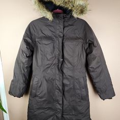 Goose Down Brown Puffer Coat. Fur Hood Is Removable. Zip And Snap Button Closure. Has Been Worn Only A Few Times. Like New With No Flaws. Multiple Pockets. The North Face Puffer Jacket Brown, Brown Puffer, Coat Fur, Down Puffer Coat, Fur Hood, North Face Jacket, Puffer Coat, Snap Button, North Face