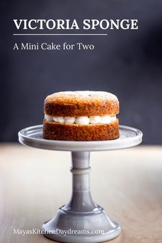 Picture of a mini cake resting on a small gray cake stand. The cake has two layers and is sandwich with cream and topped with icing sugar. 4 Inch Cake Recipe, Mini Victoria Sponge Cake, 4 Inch Cake, Mini Victoria Sponge Cakes, Victoria Sponge Cake Recipe, Cake For Two Recipe, Mini Victoria Sponge, Mini Cake Recipe, Sponge Cake Recipe