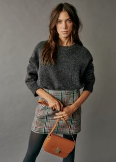 Amiel Jumper - Charcoal Grey - Baby Alpaca - Sézane Sezane Winter Outfits, Sezane Outfit Ideas, Fashion Inspo Outfits Fall 2024, Fall Skirts Outfits, Autumn Outfits Skirt, Sezane Outfits, Romantic Aesthetic Outfit, Sweaters Western, Sezane Style