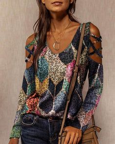 Shirt Blouses Tops, Edgy Look, Crop Shirt, Blouse Top, Fashion Prints, Shirts For Girls, Streetwear Fashion, Latest Fashion Trends