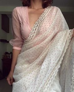 Madhulika Kapilavayi, Blouse Inspiration, Saree Jacket Designs, Classic Saree, Fashionable Saree Blouse Designs, Indian Saree Blouses Designs, Blouse Designs Indian, Indian Fashion Saree, Saree Designs Party Wear