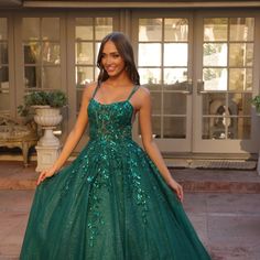 Emerald Green Ball Gown Dresses, Emerald Graduation Dress, Emerald Green Hoco Dress Long, Green Cinderella Dress, Prom Dresses For Enchanted Forest Theme, Green Prom Dress Ballgown, Emerald Green Sweet 16 Dress, Emerald Green Prom Dresses, Ball Gown Green