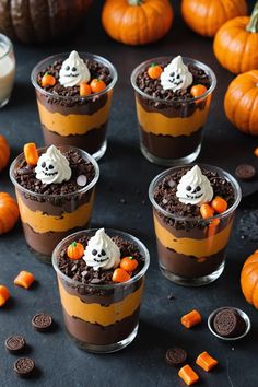 A photo of a  Pumpkin Patch Dirt Cups which is a type of halloween treat recipes Sweet Treats For Halloween, Ghost Pudding Cups, Halloween Snack Cups, Food For Halloween Party For Kids, Kids Halloween Treat Ideas, Spooky Halloween Food For Kids, Halloween Birthday Desserts, Halloween Edible Treats, Individual Halloween Desserts