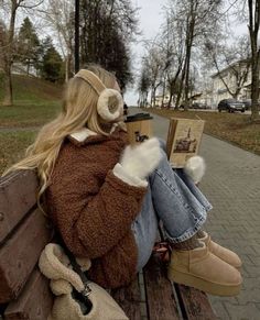 cozy, autumn, fall, fashion, outfit, aesthetic, modboard, ugg season, dark, visionboard, gilmore girls, baking, collage, wallpaper, backgrounds, sweater How To Style Uggs, Outfit With Uggs, Uggs Outfits, Winter Pics, Thanksgiving Outfit Ideas, Thanksgiving Fashion, Uggs Outfit, Winter Inspo, Fall Inspo