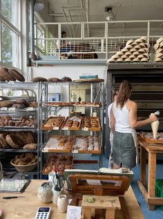 Scandinavian Cafe, Opening A Cafe, Container Restaurant, Cafe Pictures, Brunch Cafe, Bakery Interior, Bakery Design Interior, Bakery Decor, Retro Cafe