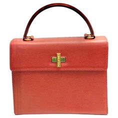 - Vintage Celine red leather box handbag. - Gold hardware "CELINE” turn-lock closure. - Red leather interior. - One interior zip pocket.Two interior slip pockets. - Size: 26cm x 20cm x 9.5 cm. Handle Drop: 12cm.