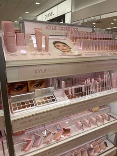 Beauty Retail, Stile Kylie Jenner, Makeup Prep, Serum Cream, Baby Closet, Branding Ideas, Liquid Eyeshadow