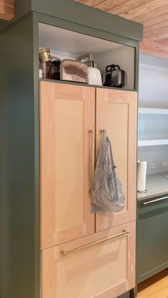 a kitchen with an old fashioned refrigerator in the middle of it's cabinetry