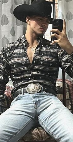 Mexican Cowboy Outfit Men, Vaquero Outfit Men, Jaripeo Outfits Men, Mexican Cowboy Outfit, Western Jeans Outfit, Mexican Cowboys, Cowboy Outfit Men, Cowboy Fits, Hombre Aesthetic