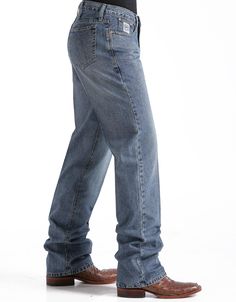 The best-selling Cinch WHITE LABEL jean is available in many finishes, features a mid rise, relaxed waist, hip, thigh and knee with a straight leg. Medium stonewash Hand sanding 13.25 oz. rigid denim 100% cotton Relaxed Straight Leg Jeans, Cinch Jeans, Western Store, Cowgirl Western, Jeans For Men, Western Hats, Boot Cut Jeans, White Label, Cut Jeans