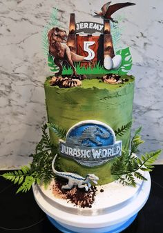 this is a birthday cake for a five year old boy who loves to play golf