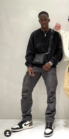 Mens Cargo Outfit Street Style, Black Male Club Outfits, Black Guy Outfits Classy, Black Guy Outfits Aesthetic, All Black Streetwear Outfit Men, Black Men Fashion Streetwear, Black Men Aesthetic Fashion, Black Sweatshirt Outfit Men, Black Man Outfits Street Style